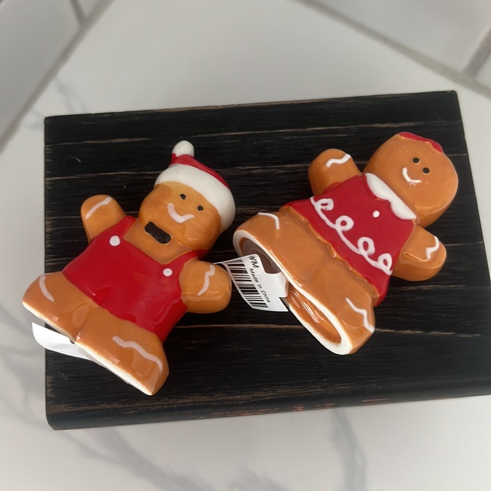 🎄Cute Gingerbread Salt & Pepper! - Picture 9 of 12